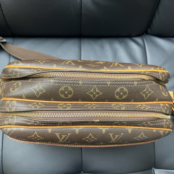 Louis Vuitton Reporter Monogram PM Canvas Crossbody Bag - Picture 4 of 16